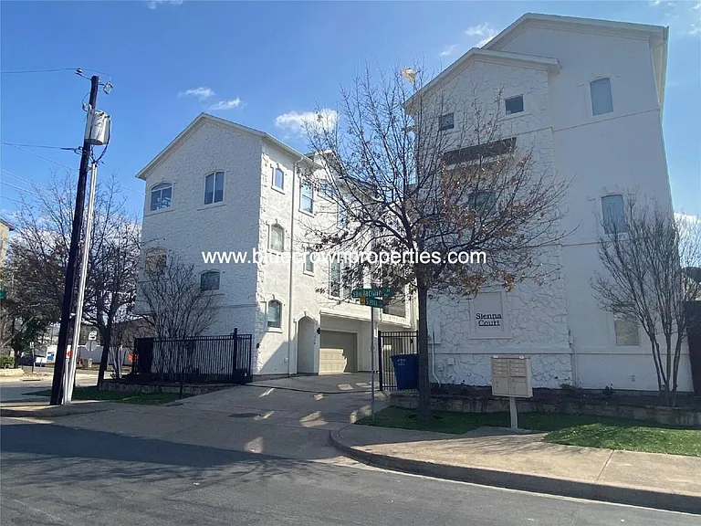 1537 Sienna Ct — Photo 1