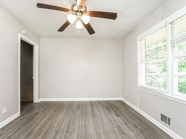 2937 Thompson Cir — Photo 15