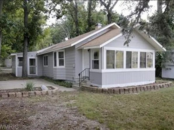 1376 Burlington Dr, Hickory Corners, MI 49060