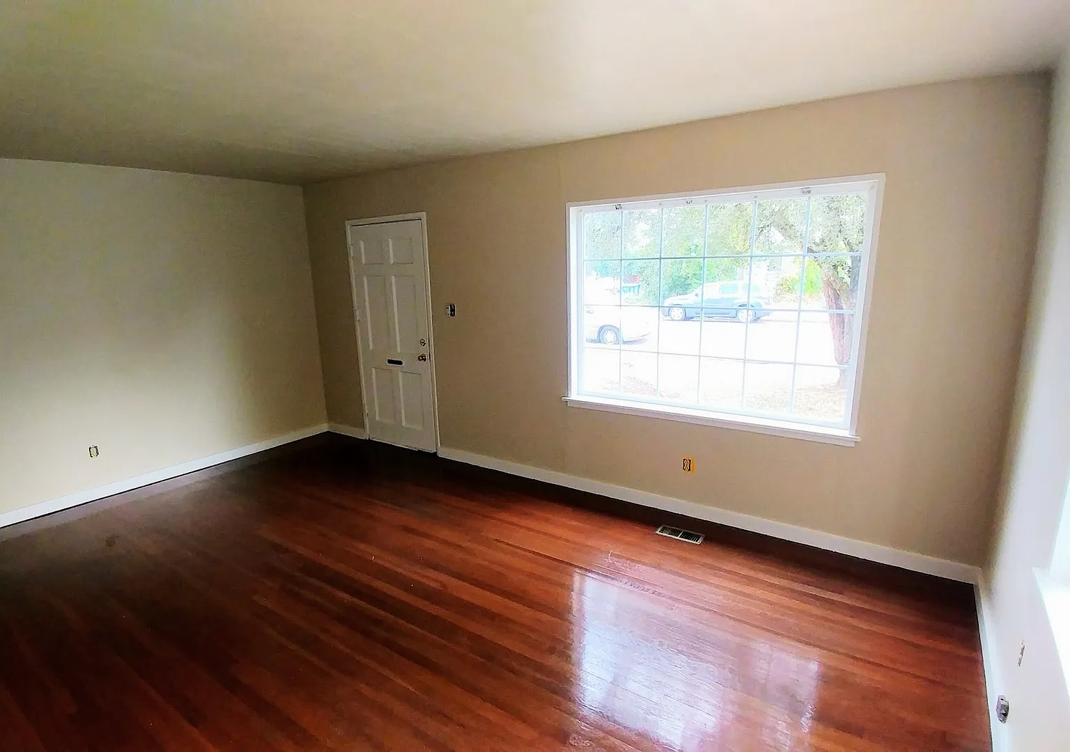 Bright two bedroom Home with a Covered Back Deck — Photo 3