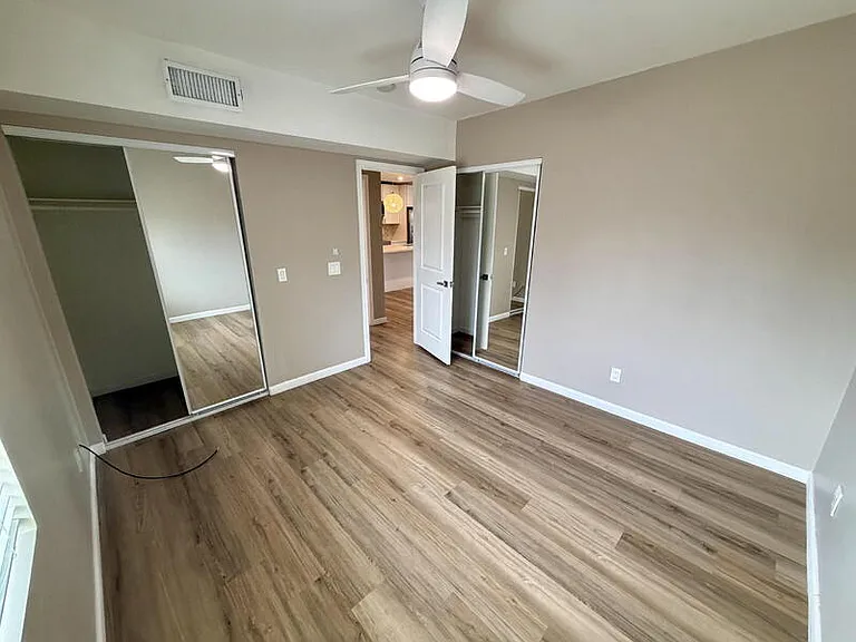 2029 W Adams St — Photo 8