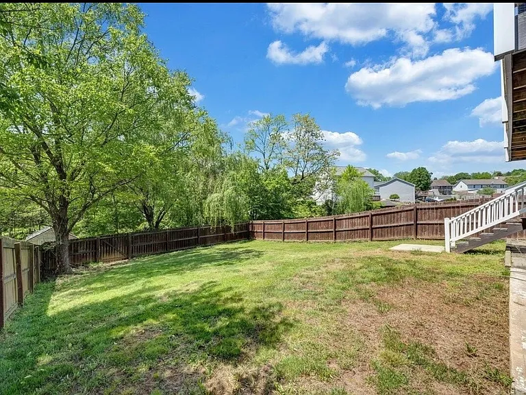 1733 Meadows Rd — Photo 6