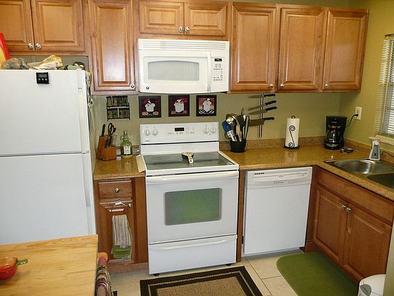 4th image of 2533 Country Club Dr