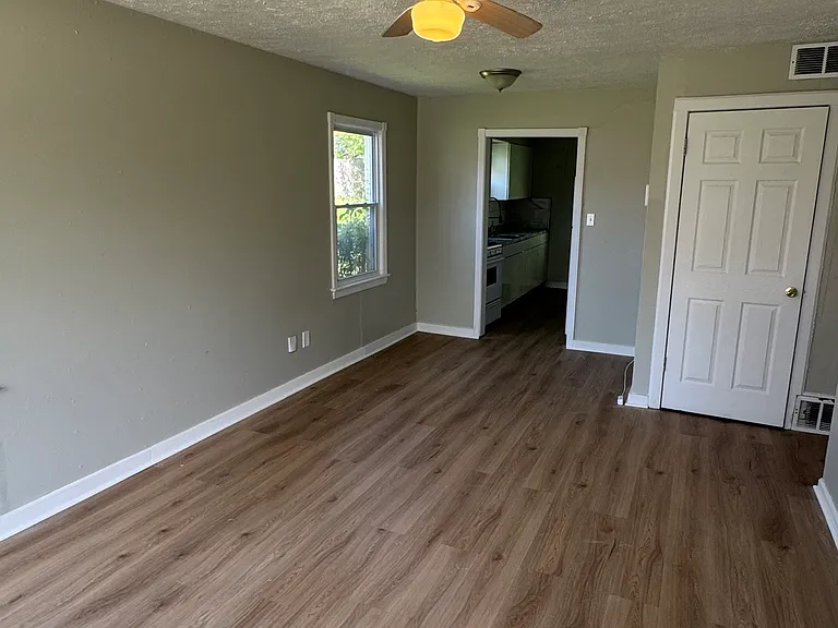 11825 Avon Ave — Photo 2