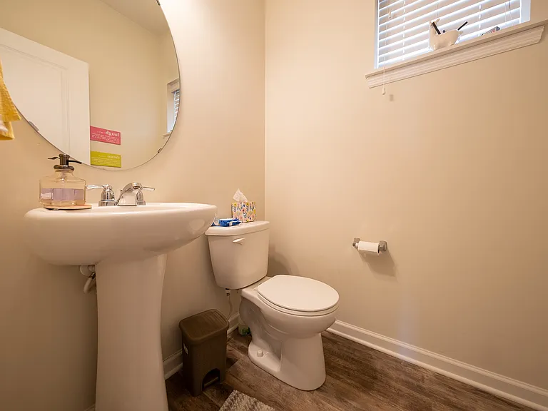 5595 Queensland Ln N — Photo 30