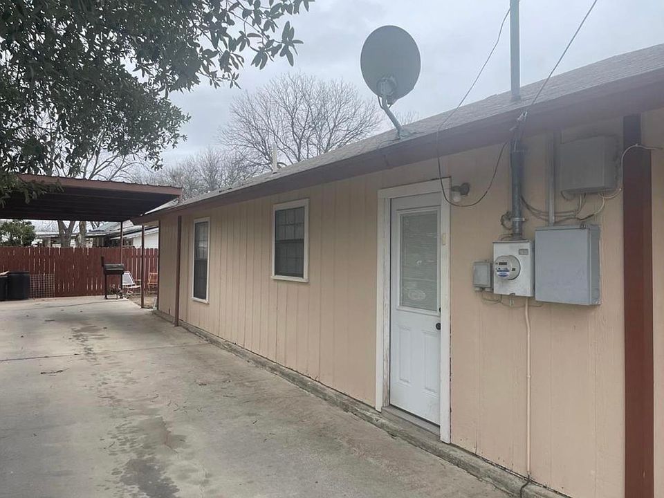 2nd image of 413 E De La Rosa St