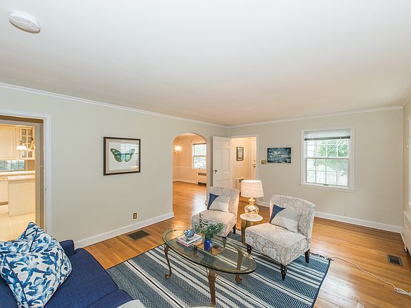 5th image of 37 Parkview Dr