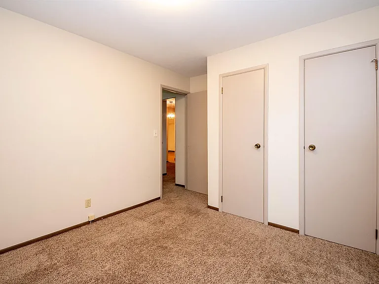 2405 W Carriage Ln — Photo 21