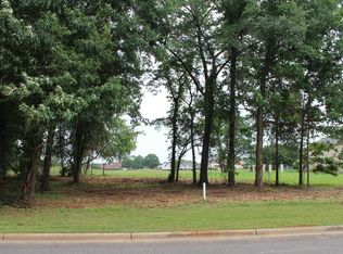 305 Ironhorse Ct, Albany, GA 31721
