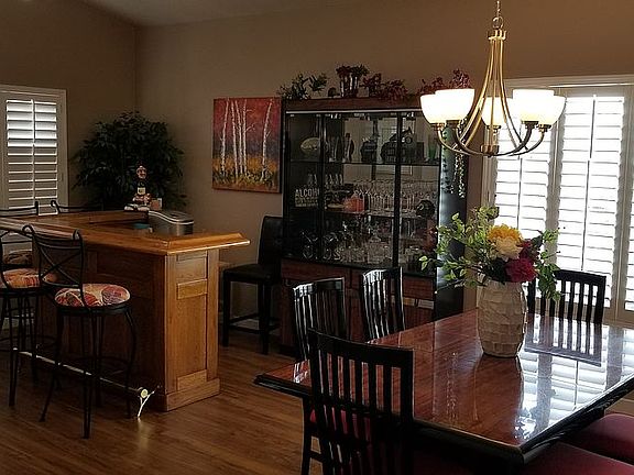 Dining Room/Bar 