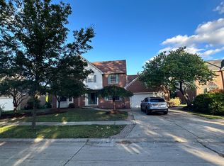 4038 Worthington Dr, Troy, MI 48085