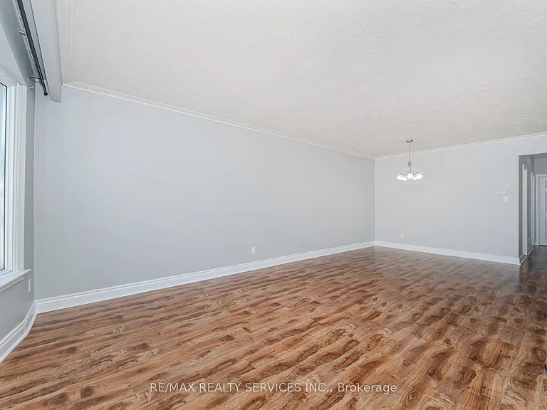 61 Avondale Blvd — Photo 7