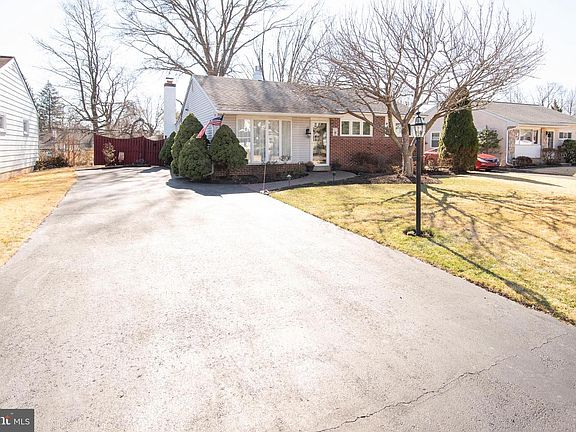 2nd image of 434 Houston Rd