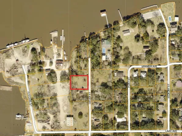 4515 Cedar St, Pascagoula, MS 39567