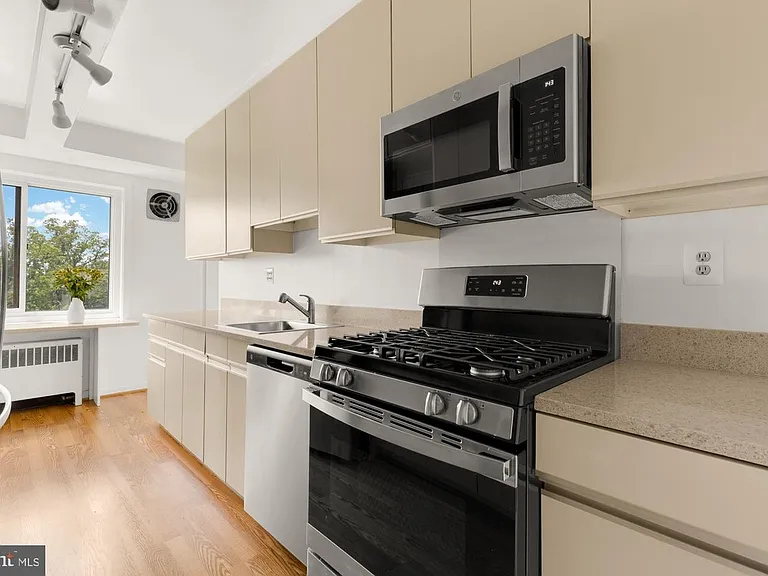 4201 Cathedral Ave NW #1405W — Photo 18