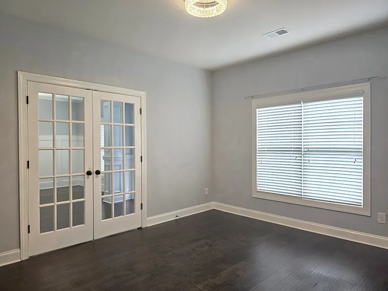 8809 Crenshaw Dr — Photo 6