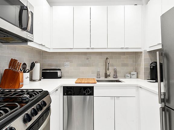 3rd image of 301 E 66th St APT 10N