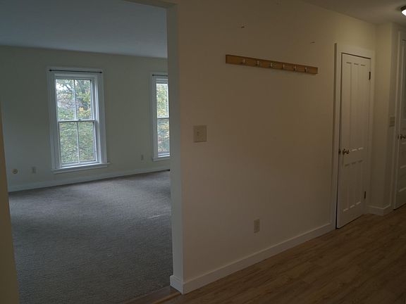4th image of 411 Clinton St