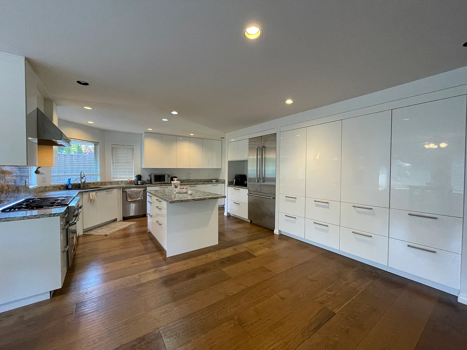 4 bed, 2934 sqft, $4,900 — Photo 1
