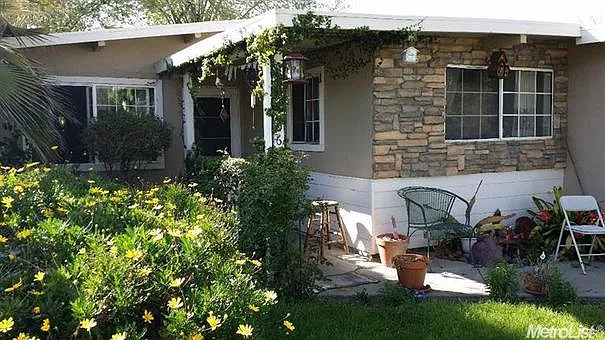 206 Bluebird Ave photo 1