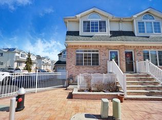 33 Darnell Ln, Staten Island, NY