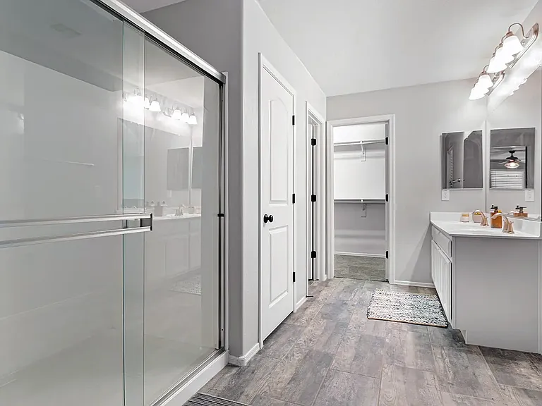 3915 E Liberty Ln — Photo 16