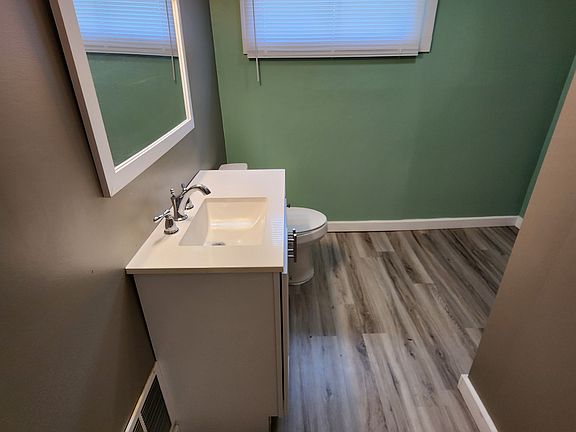 5th image of 84 Fernwood Ave