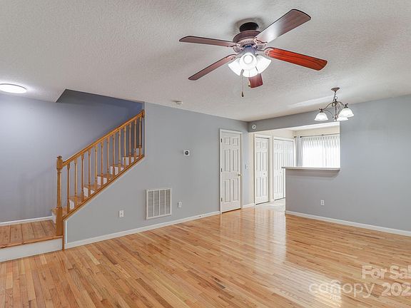 2nd image of 16 Aberdeen Dr