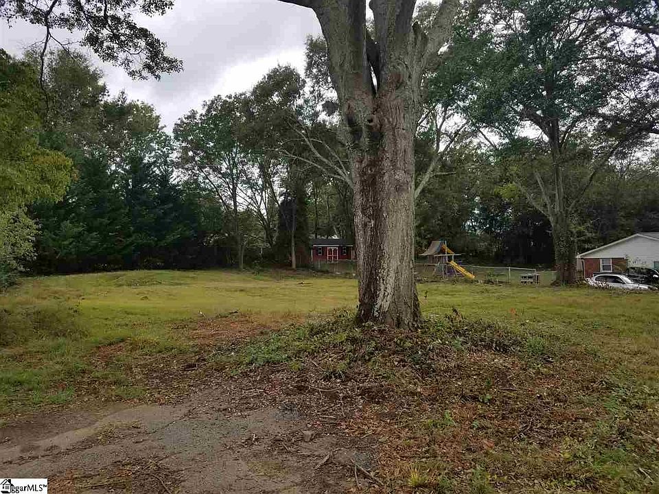 2nd image of 118 Summit Dr