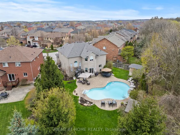 2275 Whitecliffe Way, Oakville, ON L6M 4W3