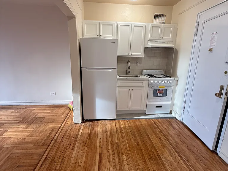 120 Kenilworth Pl #1 — Photo 1