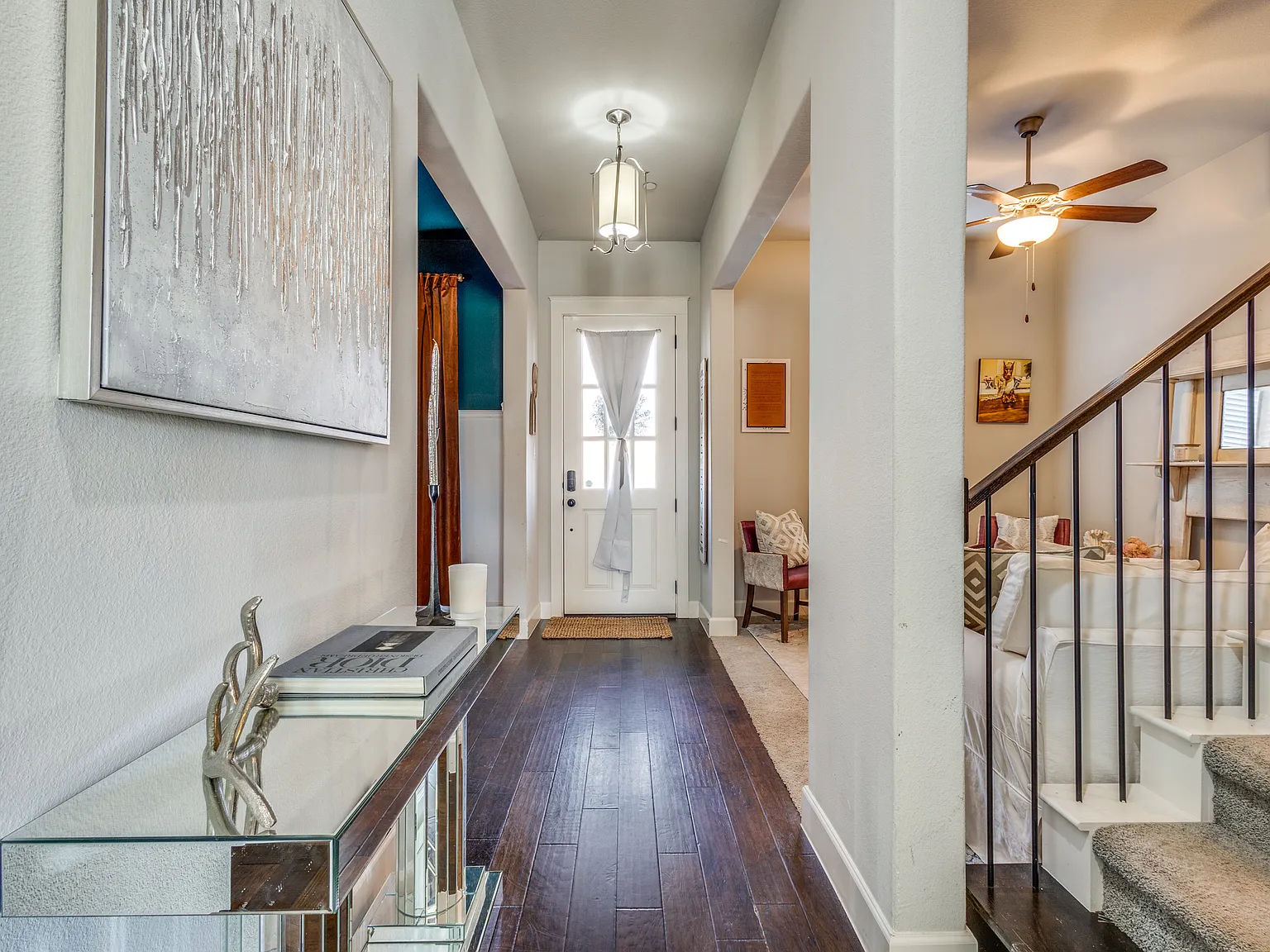 2 bed, 2.5 bath, 2050 sqft, $3,500 — Photo 3
