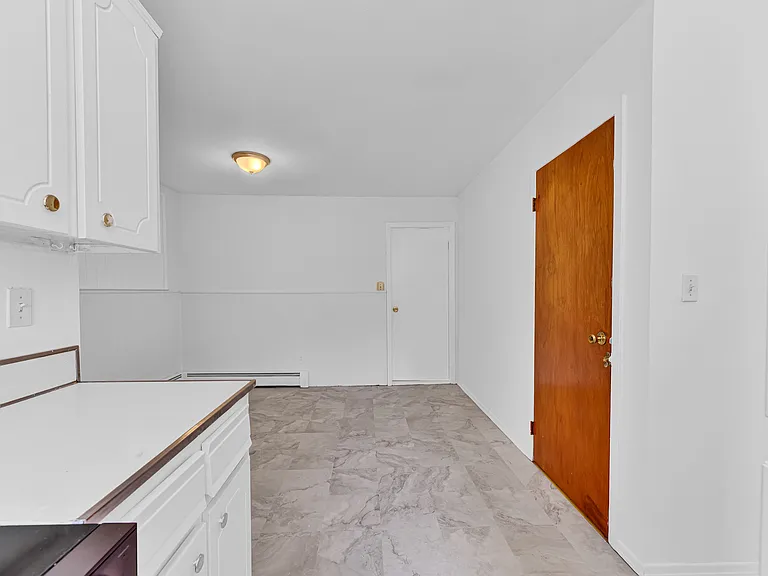 84 White Oak St #2 — Photo 7