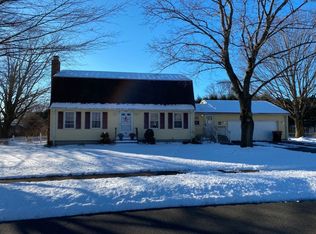 87 Country Rd, Agawam, MA 01001