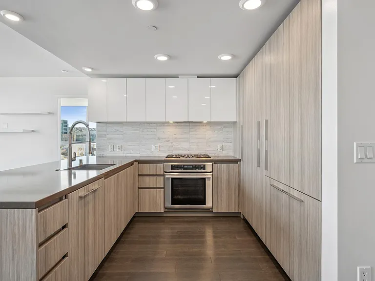 718 Long Bridge St #800 — Photo 14