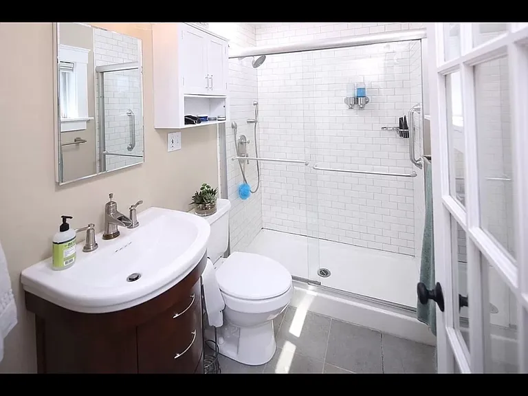 527 Ocean St — Photo 3