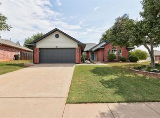 213 Tecumseh Ridge Cir, Norman, OK 73069