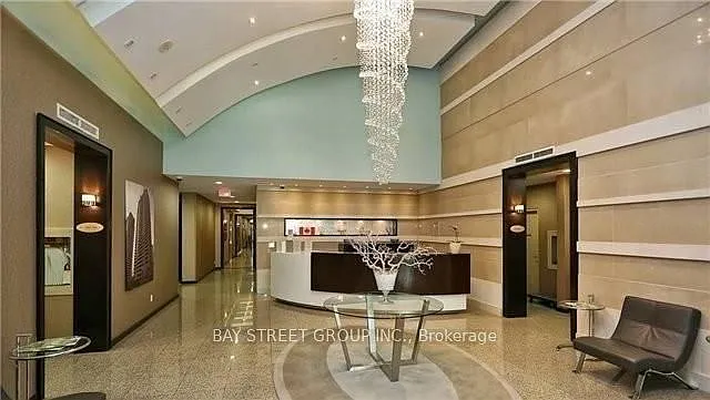 23 Hollywood Ave #Penthouse 206 — Photo 2