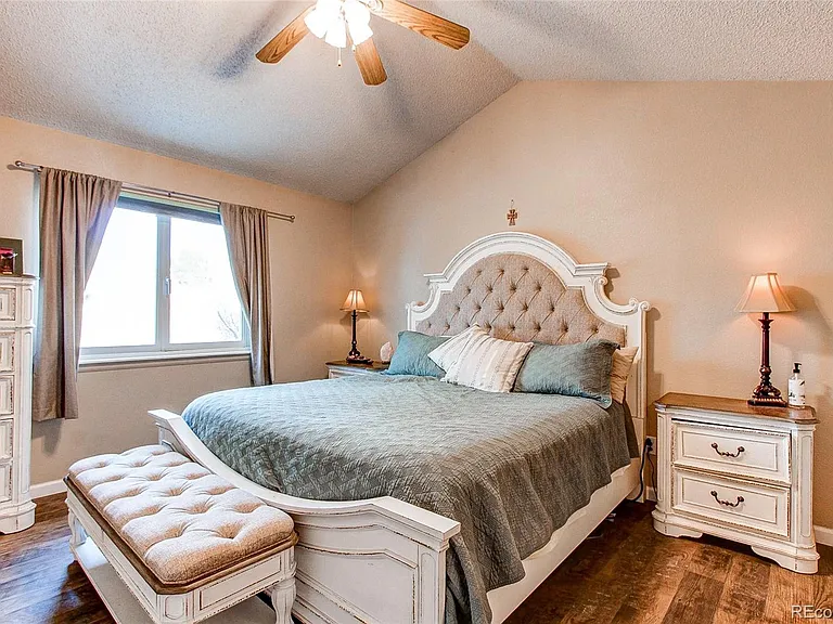 23527 Broadmoor Dr — Photo 16