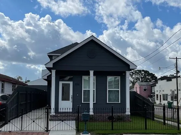 936 6th St, Gretna, LA 70053
