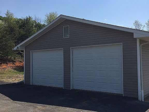 Detached Garage