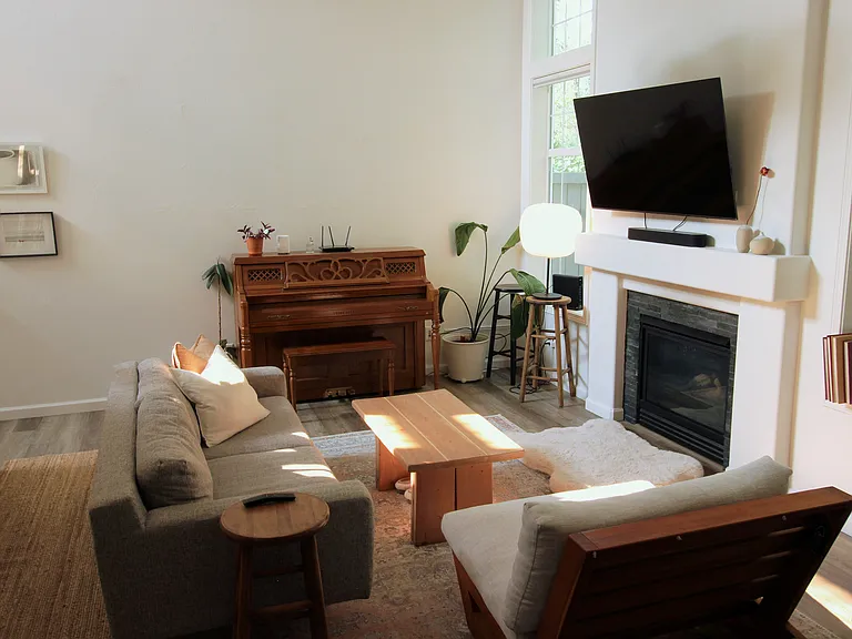 561 Elma Ave NE — Photo 7