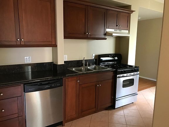 4th image of 2071 Vista Del Mar St APT 1