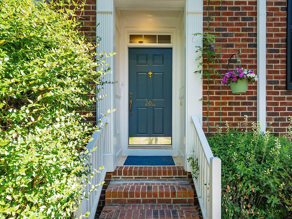 1st image of 206 Brookgreen Dr
