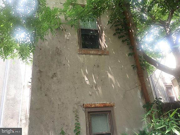 3rd image of 969 N Randolph St
