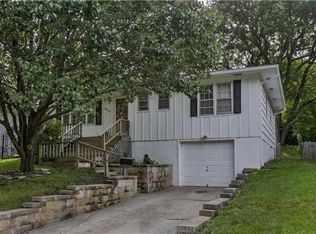 8223 Oak St, Kansas City, MO 64114