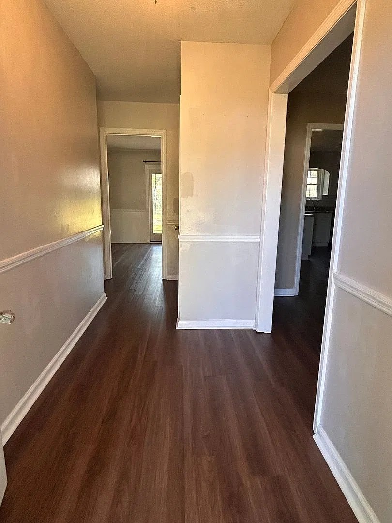 823 Mitchell Street - Pet Friendly and Centrally Located — Photo 2