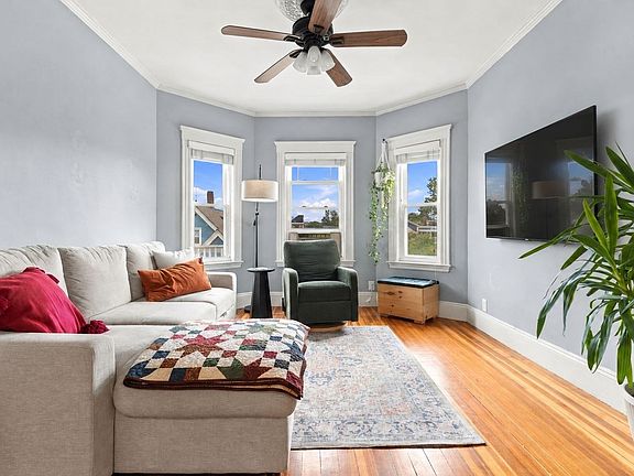 3rd image of 17 Victoria St #3
