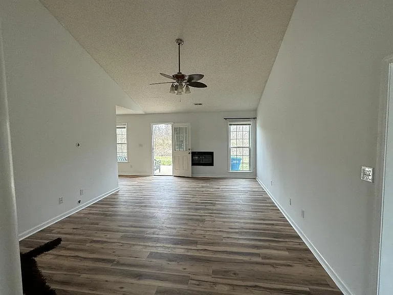 1026 Thorncrest Dr — Photo 12