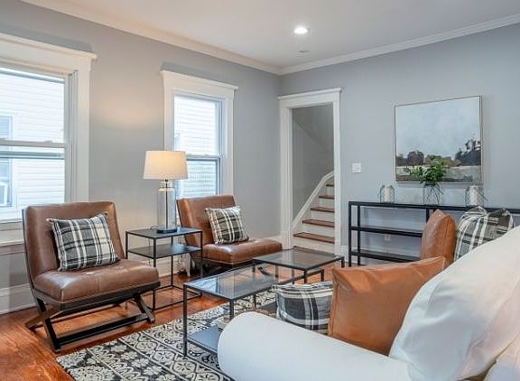 4th image of 215 Waverly Pl